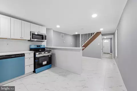 Entry Way - 1335 Green St, Marcus Hook, PA 19061 photo 2 of 5