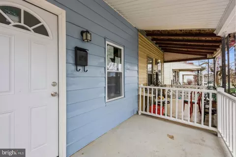 Exterior - 1335 Green St, Marcus Hook, PA 19061 photo 2 of 3