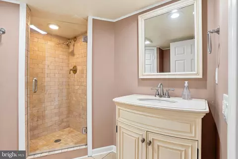 Bath - 119 Woods Ln, Wayne, PA 19087 photo 5 of 5