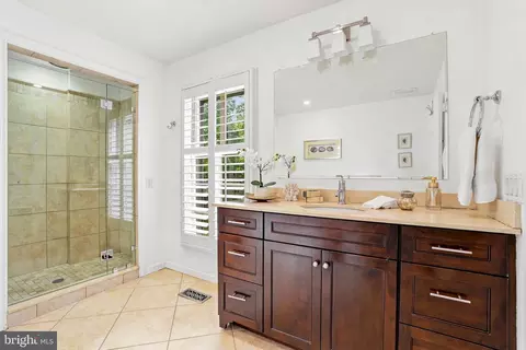 Bath - 119 Woods Ln, Wayne, PA 19087 photo 3 of 5