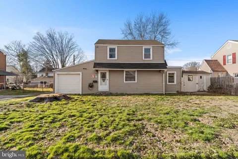 735 Westwood Ln, Aldan, PA 19018