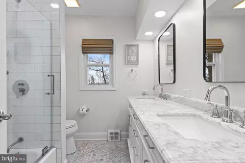 Bath - 8 Harrow Cir, Wayne, PA 19087 photo 2 of 2