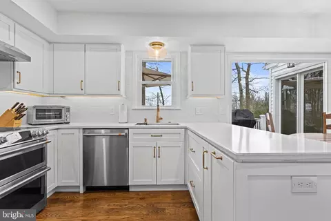 Kitchen - 8 Harrow Cir, Wayne, PA 19087 photo 4 of 5
