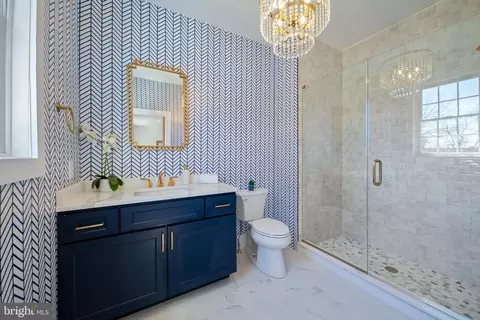 Bath - 118 W Beechtree Ln, Wayne, PA 19087 photo 2 of 5
