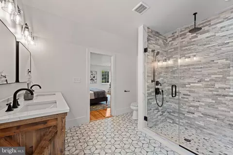Bath - 118 W Beechtree Ln, Wayne, PA 19087 photo 4 of 5