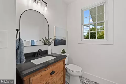 Bath - 118 W Beechtree Ln, Wayne, PA 19087 photo 1 of 5