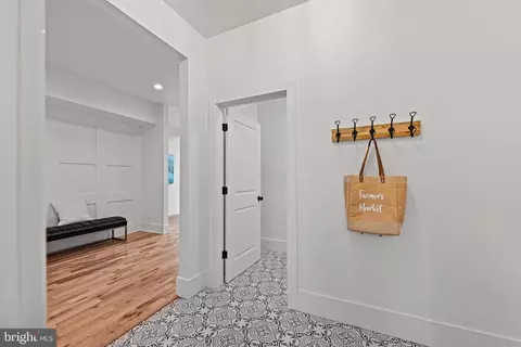 Entry Way - 118 W Beechtree Ln, Wayne, PA 19087 photo 4 of 5