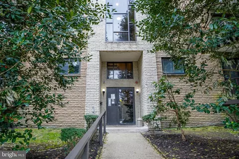 400 Glendale Rd #H32, Havertown, PA 19083