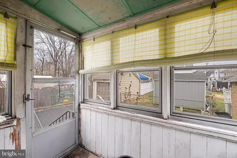 Exterior - 129 W Laughead Ave, Marcus Hook, PA 19061 photo 3 of 4