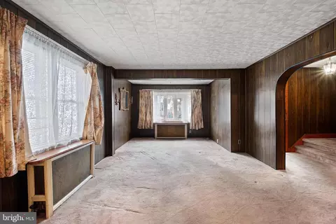 Living - 129 W Laughead Ave, Marcus Hook, PA 19061 photo 1 of 4