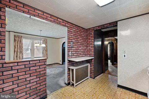 Entry Way - 129 W Laughead Ave, Marcus Hook, PA 19061 photo 3 of 3