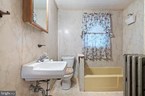 Bath - 129 W Laughead Ave, Marcus Hook, PA 19061 photo 1 of 2