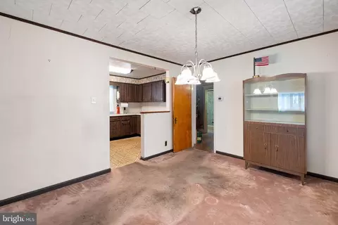 Entry Way - 129 W Laughead Ave, Marcus Hook, PA 19061 photo 1 of 3