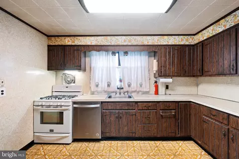 Kitchen - 129 W Laughead Ave, Marcus Hook, PA 19061 photo 1 of 2