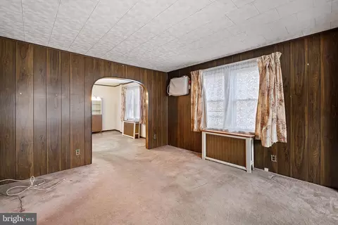 Living - 129 W Laughead Ave, Marcus Hook, PA 19061 photo 2 of 4