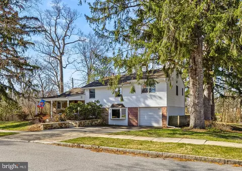 830 Lewis Ln, Bryn Mawr, PA 19010