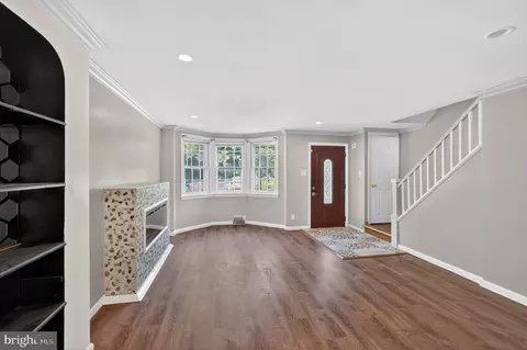 Living - 58 Gilpin Rd, Darby, PA 19082 photo 5 of 5