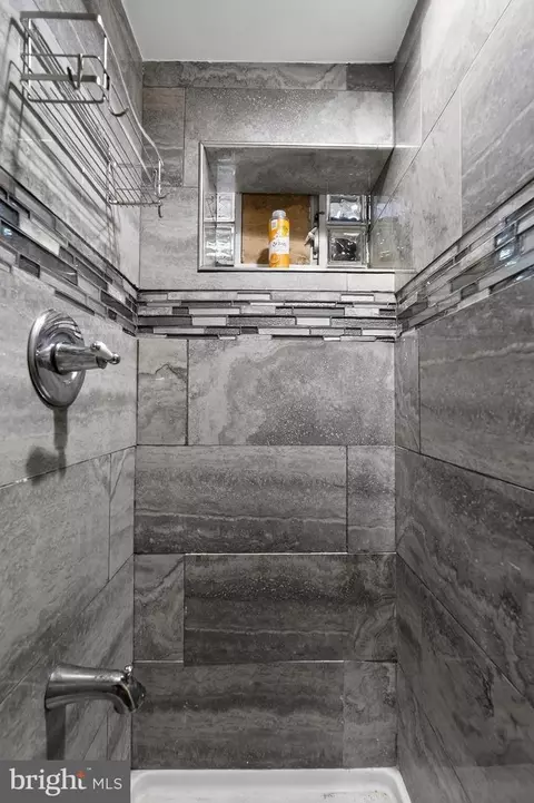 Bath - 58 Gilpin Rd, Darby, PA 19082 photo 2 of 4