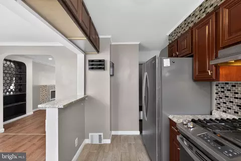 Entry Way - 58 Gilpin Rd, Darby, PA 19082 photo 1 of 5