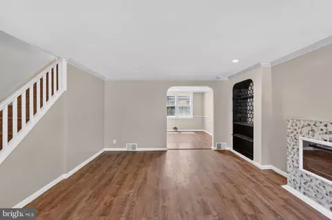 Living - 58 Gilpin Rd, Darby, PA 19082 photo 3 of 5