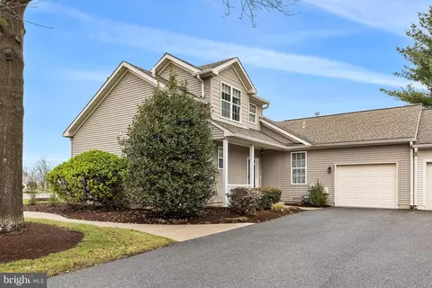 203 N Silver Fox Dr, Glen Mills, PA 19342