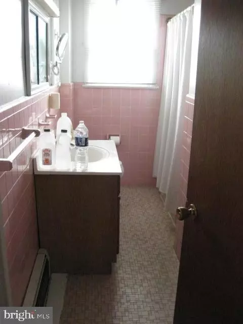 Bath - 1025 Scott Ave, Boothwyn, PA 19061 photo 1 of 4