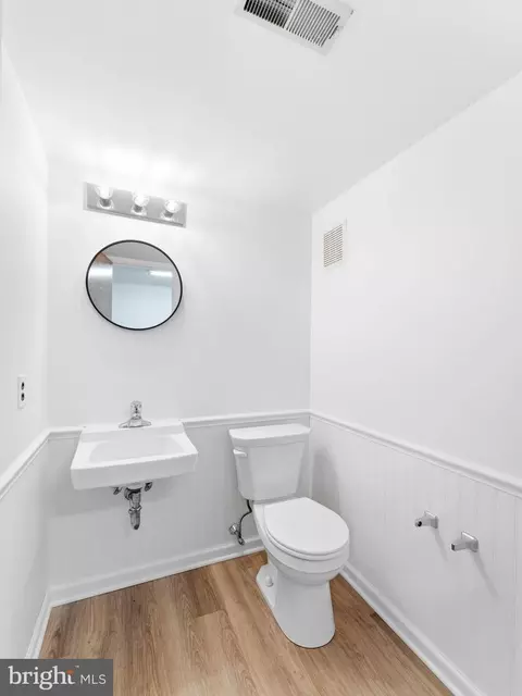 Bath - 1334 Rolling Glen Dr #22, Boothwyn, PA 19061 photo 4 of 4