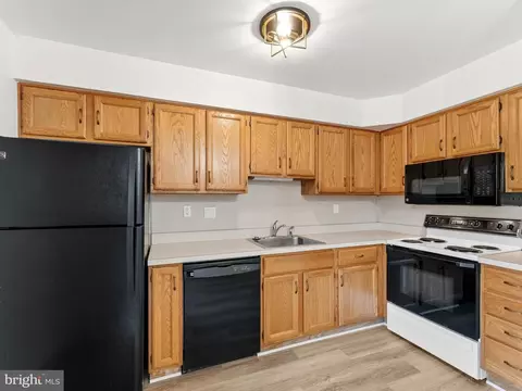 Kitchen - 1334 Rolling Glen Dr #22, Boothwyn, PA 19061 photo 1 of 2