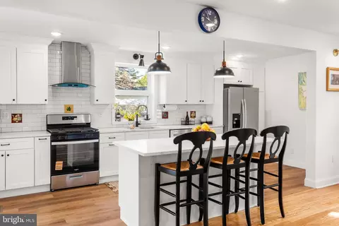 606 Valley Rd, Havertown, PA 19083