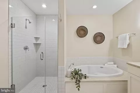 Bath - 326 Iron Works Way, Wayne, PA 19087 photo 2 of 3