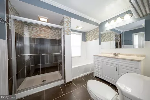 Bath - 240 Wadas Ave, Darby, PA 19082 photo 4 of 6