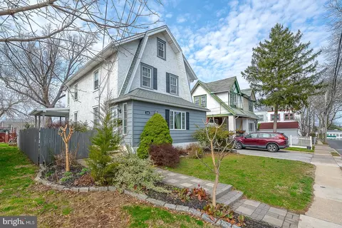 Exterior - 240 Wadas Ave, Darby, PA 19082 photo 2 of 8