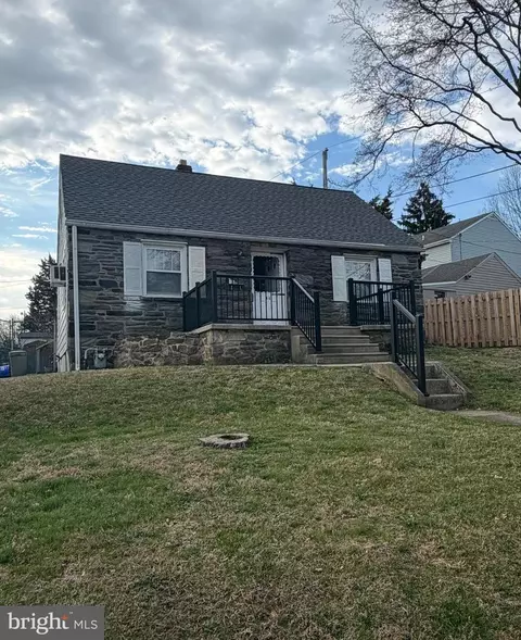 46 Seward Ln, Aston, PA 19014