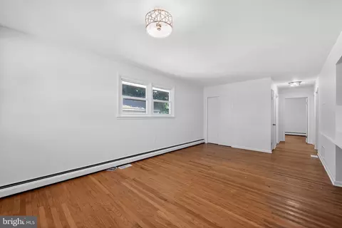 Living - 20 Cedar Rd, Wallingford, PA 19086 photo 1 of 2