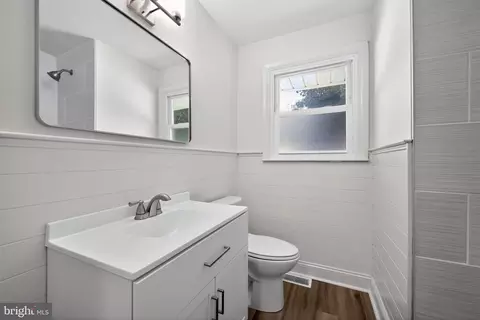 Bath - 20 Cedar Rd, Wallingford, PA 19086 photo 1 of 2