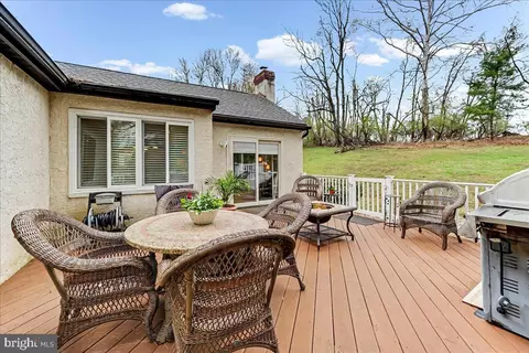 Exterior - 474 Ridge Ln, Springfield, PA 19064 photo 7 of 10