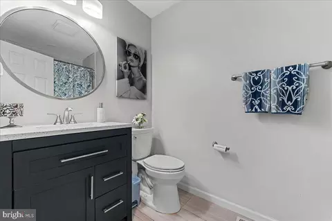Bath - 474 Ridge Ln, Springfield, PA 19064 photo 2 of 3