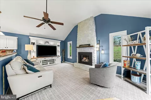 Living - 474 Ridge Ln, Springfield, PA 19064 photo 3 of 3