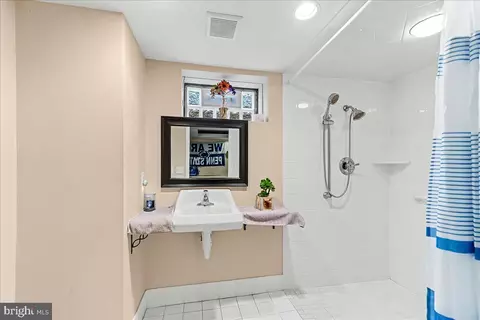 Bath - 474 Ridge Ln, Springfield, PA 19064 photo 3 of 3