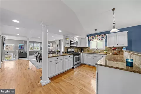 Kitchen - 474 Ridge Ln, Springfield, PA 19064 photo 2 of 2