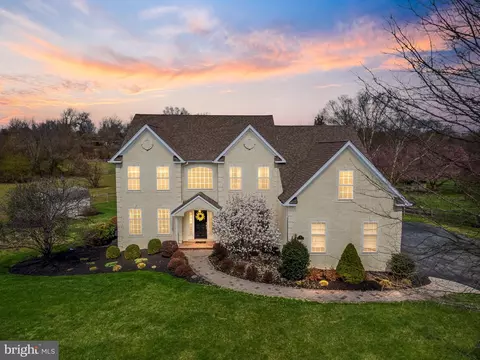 26 Woodside Farm Dr, Garnet Valley, PA 19060