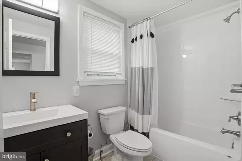 Bath - 208 Parham Rd, Springfield, PA 19064 photo 1 of 3