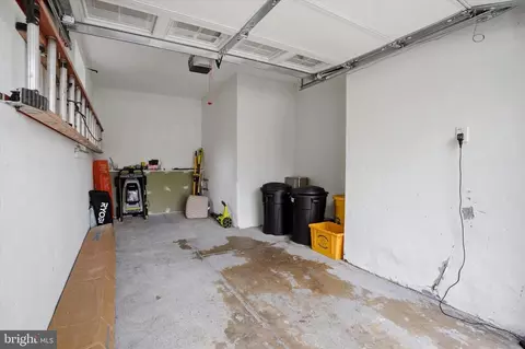 Entry Way - 208 Parham Rd, Springfield, PA 19064 photo 4 of 4