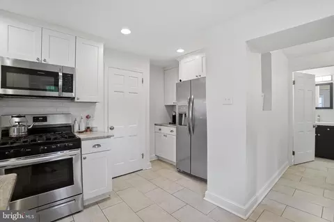 Entry Way - 208 Parham Rd, Springfield, PA 19064 photo 2 of 4