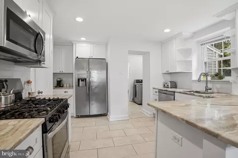 Kitchen - 208 Parham Rd, Springfield, PA 19064 photo 2 of 3