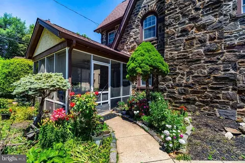 373 Upland Way, Drexel Hill, PA 19026