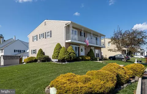 645 W Wiltshire Dr, Wallingford, PA 19086