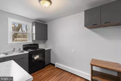 Entry Way - 46 S State Rd, Upper Darby, PA 19082 photo 4 of 6