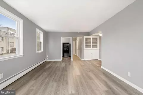 Living - 46 S State Rd, Upper Darby, PA 19082 photo 2 of 5