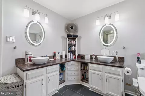 Bath - 4050 Yorktown Dr, Ogden, PA 19061 photo 1 of 4